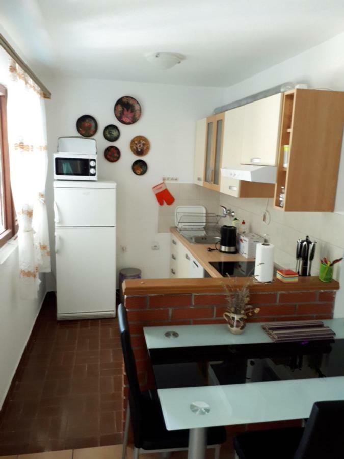 Apartman Fox Pirovac Exteriér fotografie