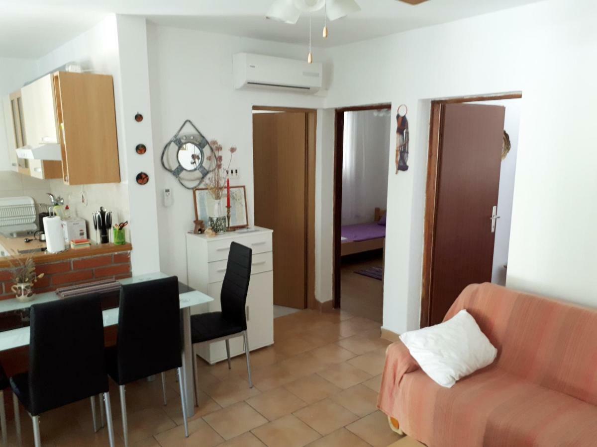 Apartman Fox Pirovac Exteriér fotografie