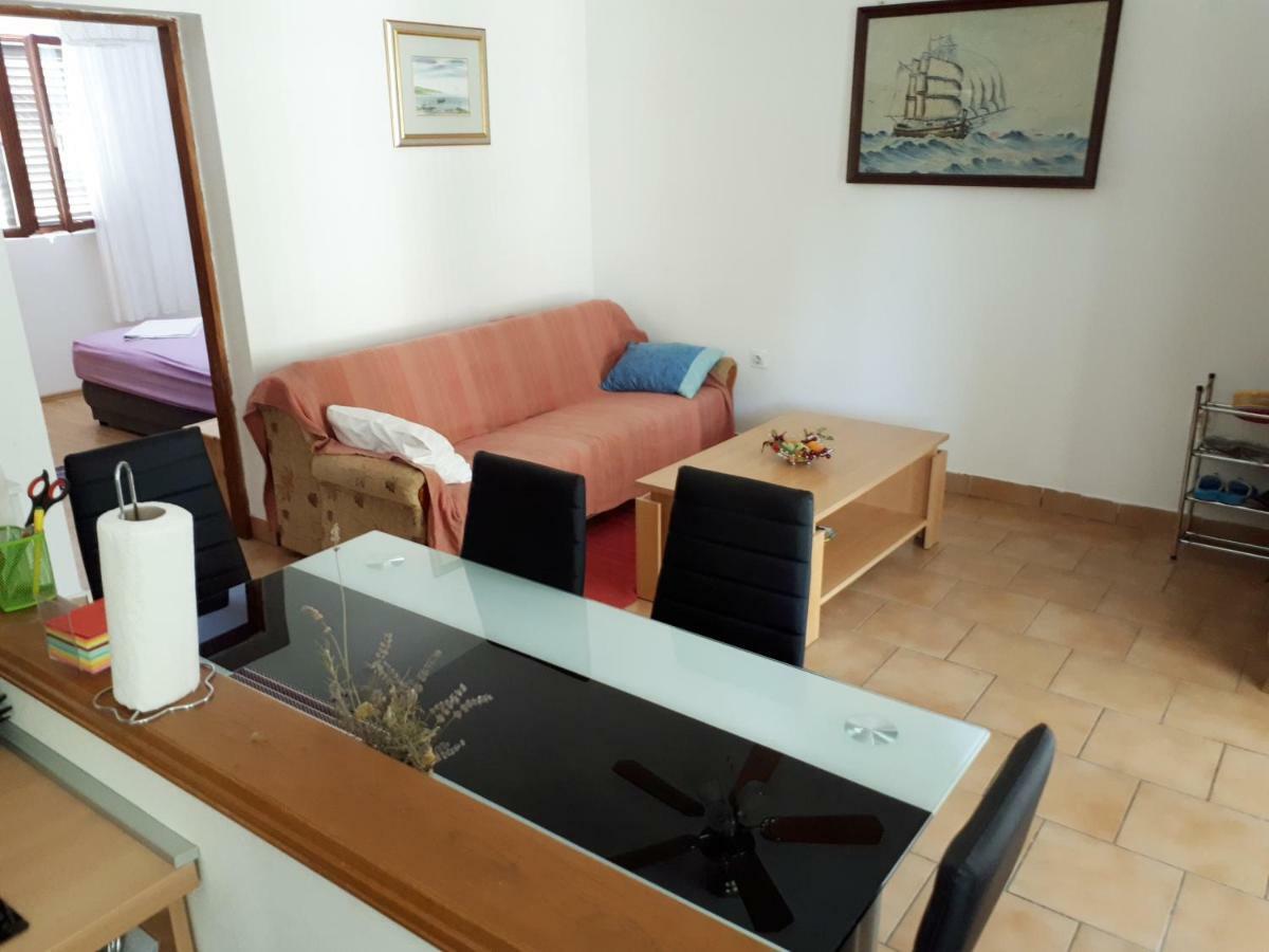 Apartman Fox Pirovac Exteriér fotografie