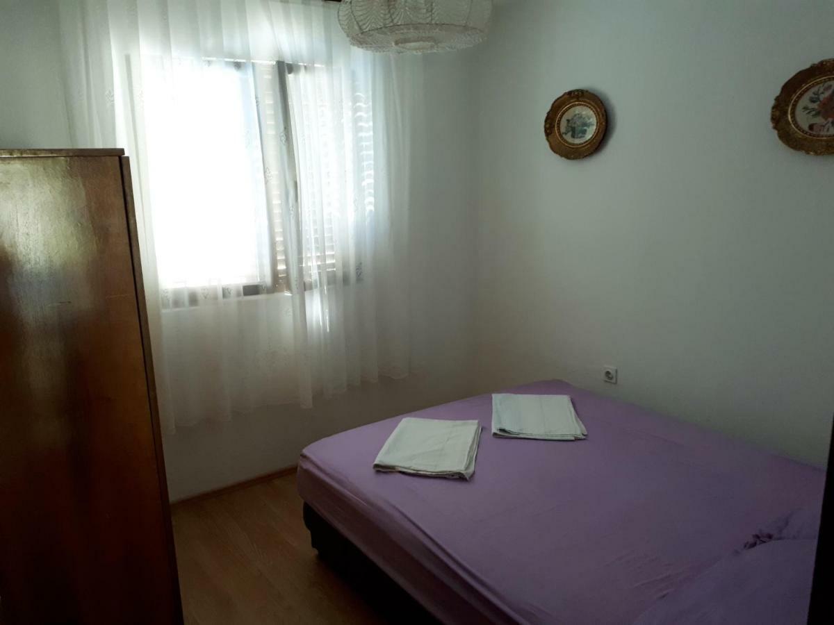 Apartman Fox Pirovac Exteriér fotografie